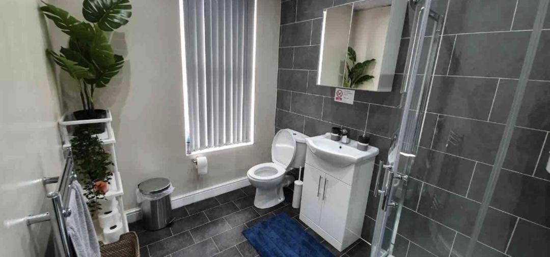 Bright Sunny, Double Bed With Garden, Tv And Wi-Fi Otel Leeds  Dış mekan fotoğraf